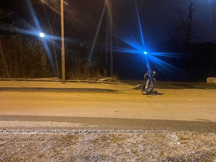 Мотоциклист без прав попал в ДТП во Владивостоке