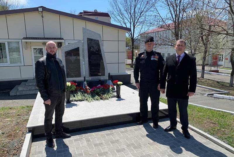 Мемориал погибшим сотрудникам ОМОНа открыли во Владивостоке