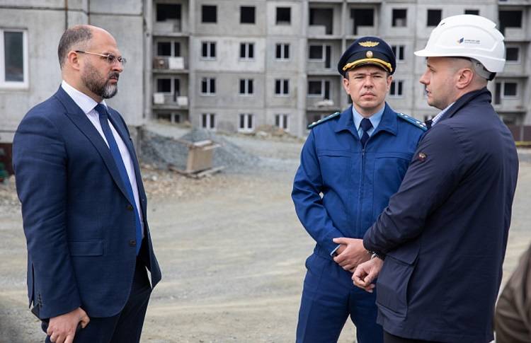 Глава Владивостока проинспектировал строительство социальных домов
