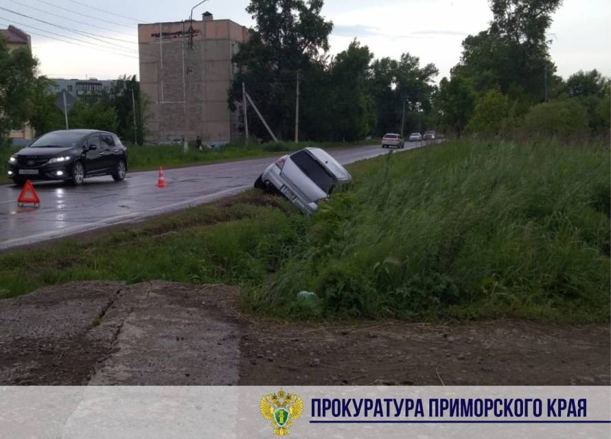 Автомобилист сбил ребенка, катающегося на роликах по дороге в Приморье