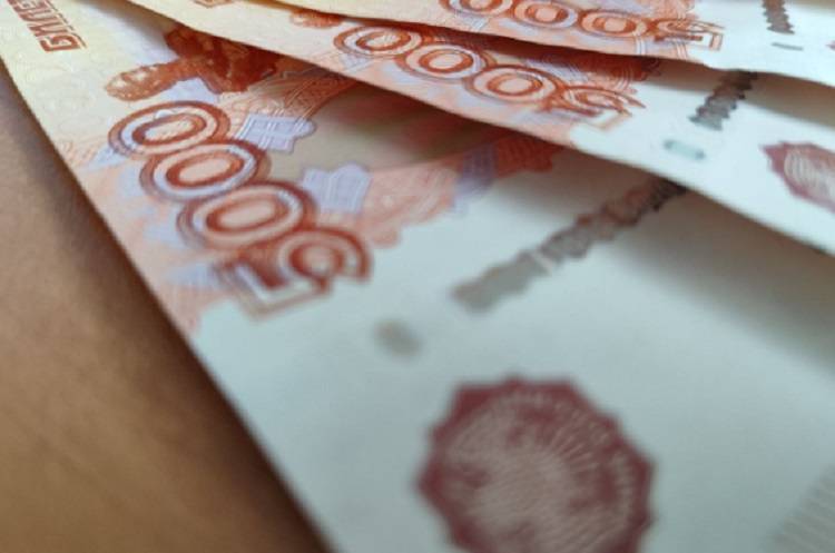 Храня деньги дома, россияне теряют около 50 тысяч рублей