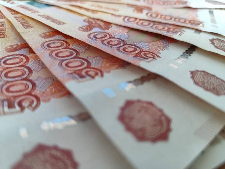 В Приморье нерадивый отец задолжал своим детям более 70 тысяч рублей