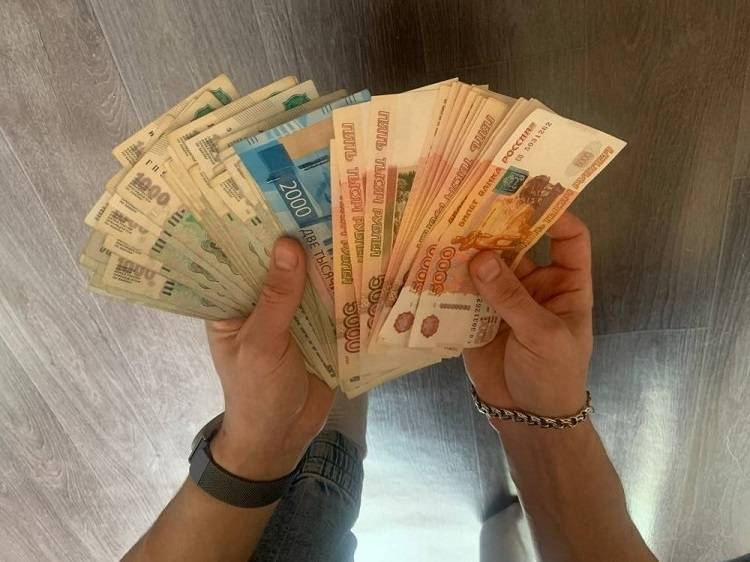 Среднемесячная зарплата в Приморье составила более 80 тысяч рублей