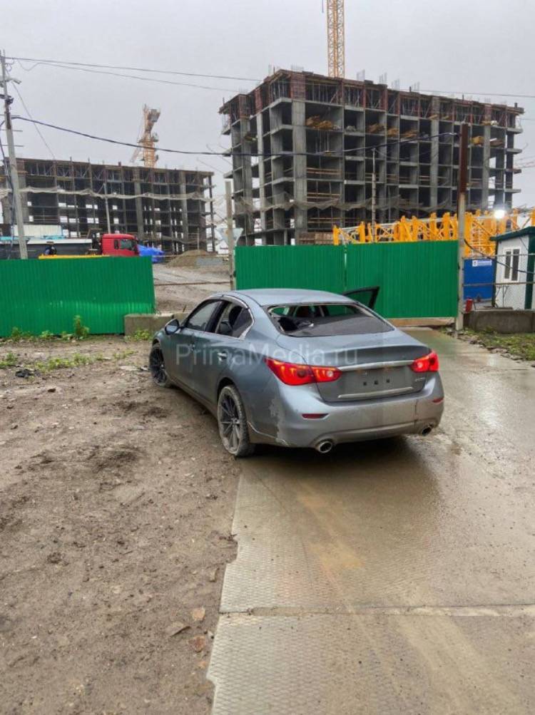 Гонщик врезался в патрульный автомобиль во Владивостоке