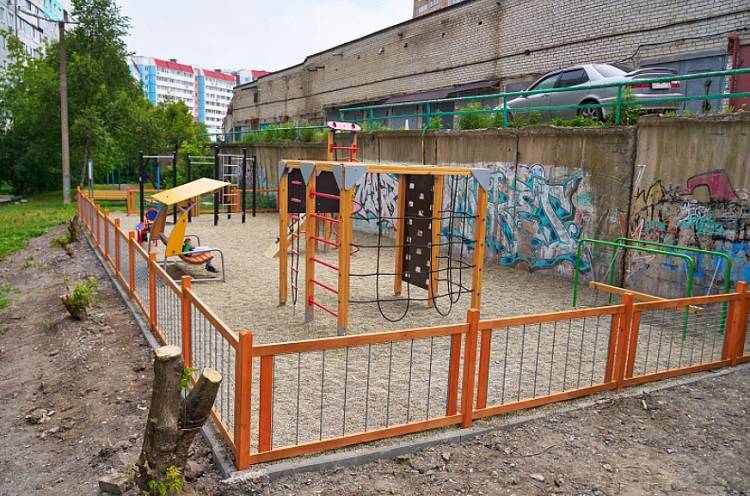 Детская площадка появилась на улице Шилкинская во Владивостоке