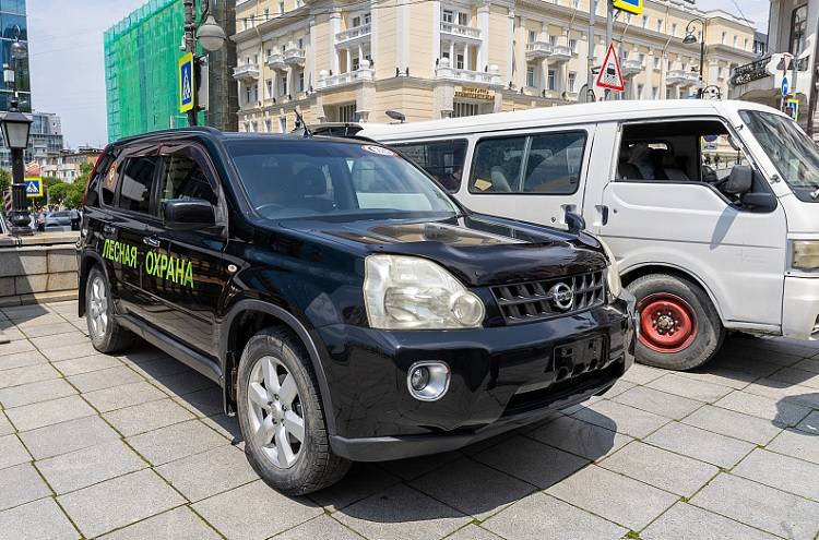 Два автомобиля передали владивостокцы в зону СВО