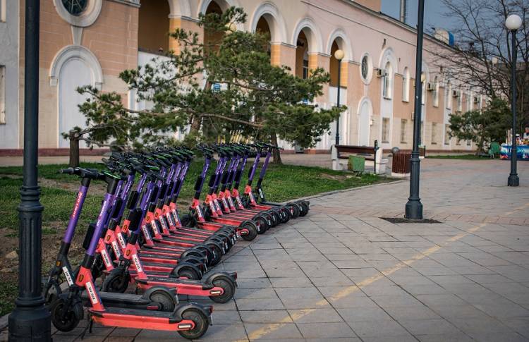 Госдума поддержала высокие штрафы для водителей электросамокатов