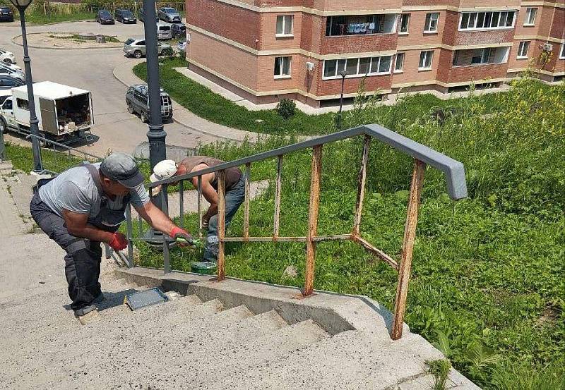 Лестницы ремонтируют во Владивостоке