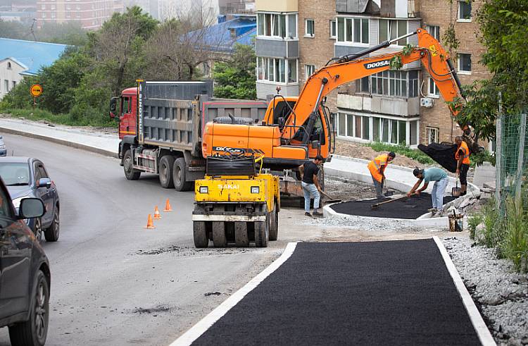 Улицы Владивостока ремонтируют по нацпроекту
