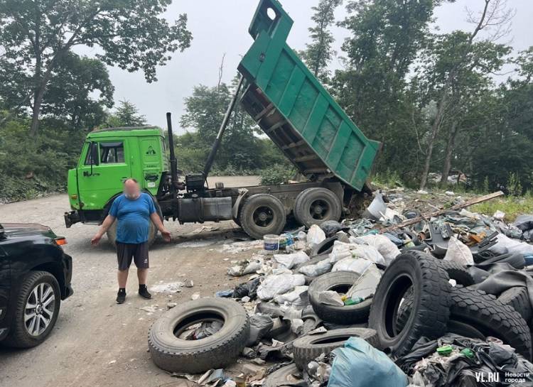 Житель Владивостока заплатит штраф за сброс мусора в неположенном месте