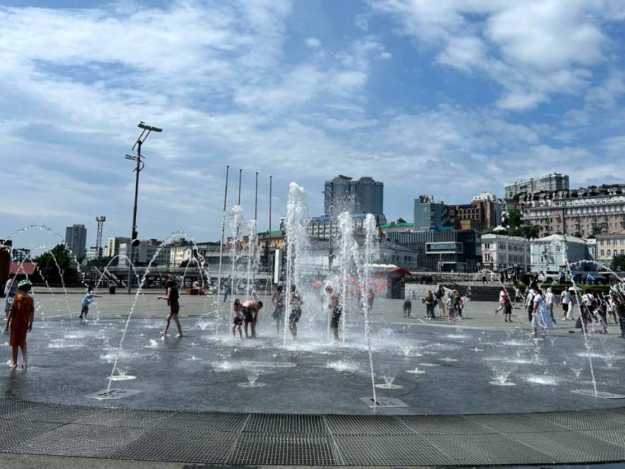 Купаться в фонтанах Владивостока запрещено