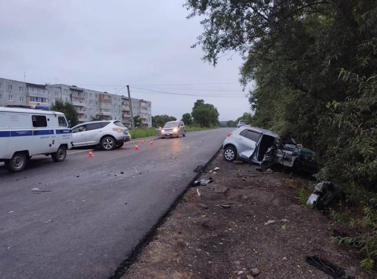 17-летний водитель автомобиля погиб в аварии в Приморье