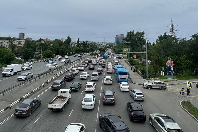 Пробки сковали Владивосток: карта заторов