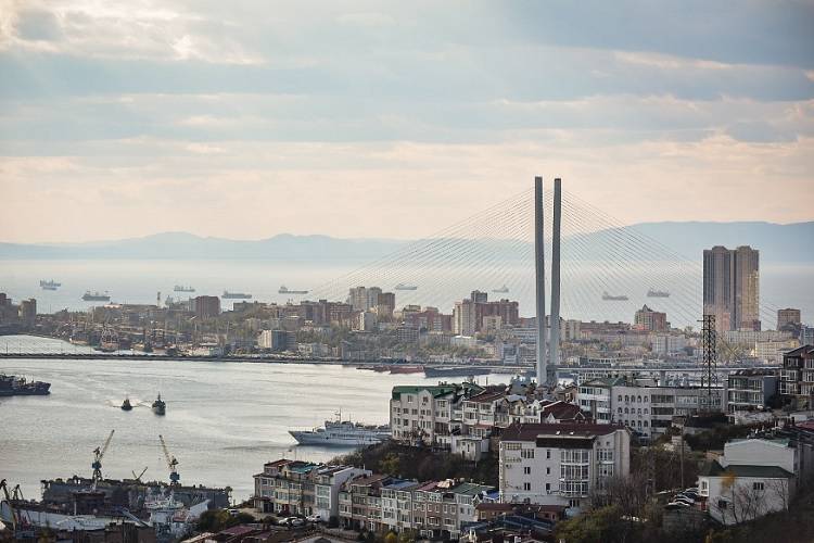 Пешеходную разметку нанесли на улице Сабанеева во Владивостоке