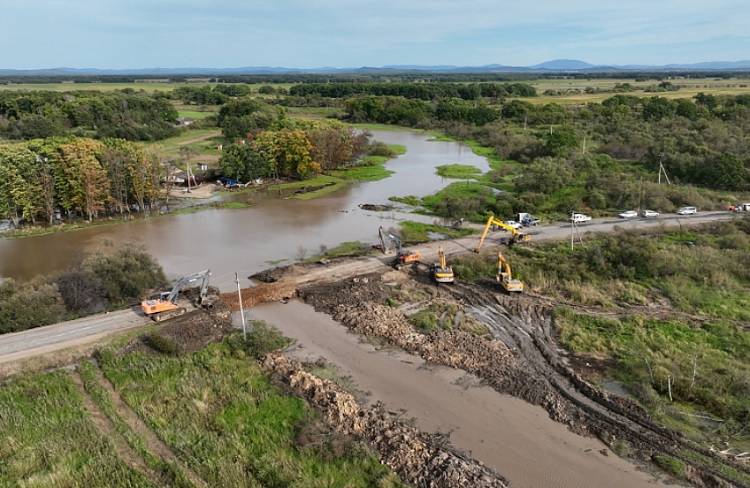 Почти 5 километров водоотводных канав прочистили в Лесозаводском округе