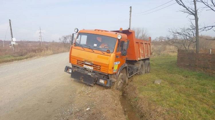 Водитель КаМАЗа умер за рулем в Уссурийске