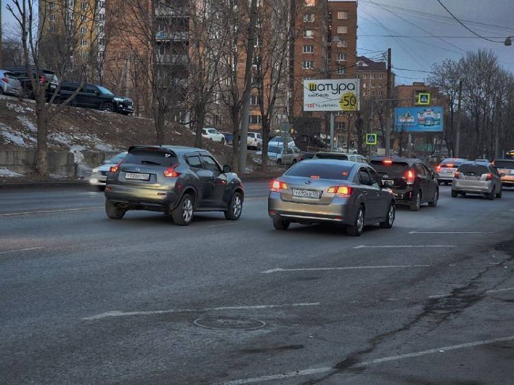 Многокилометровые пробки сковали дороги Владивостока