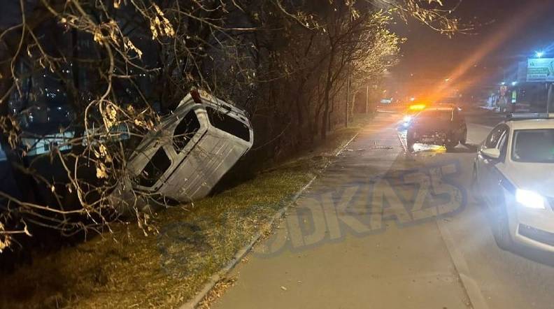 Автомобиль совершил кульбит в результате массового ДТП во Владивостоке