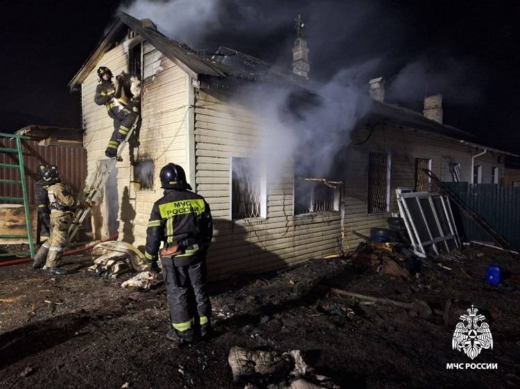 Во Владивостоке сгорел четырехквартирный жилой дом