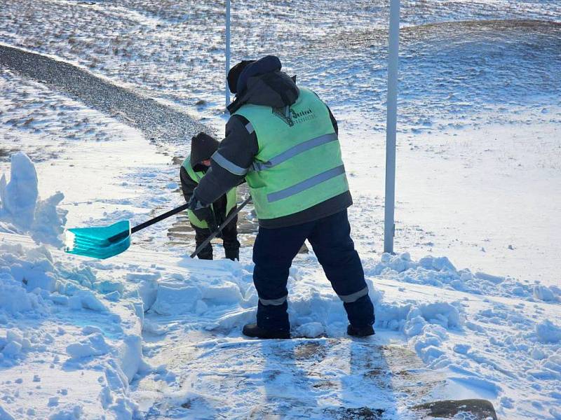 Дорожники устраняют последствия непогоды во Владивостоке