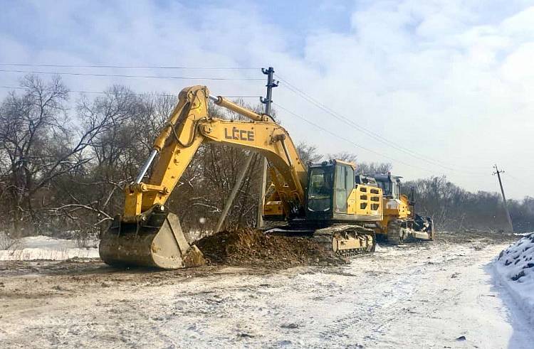 В Приморье укрепляют берег озера Черненко