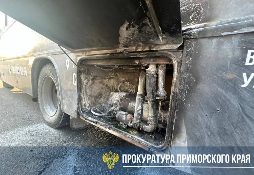 Пассажирский автобус загорелся в Уссурийске