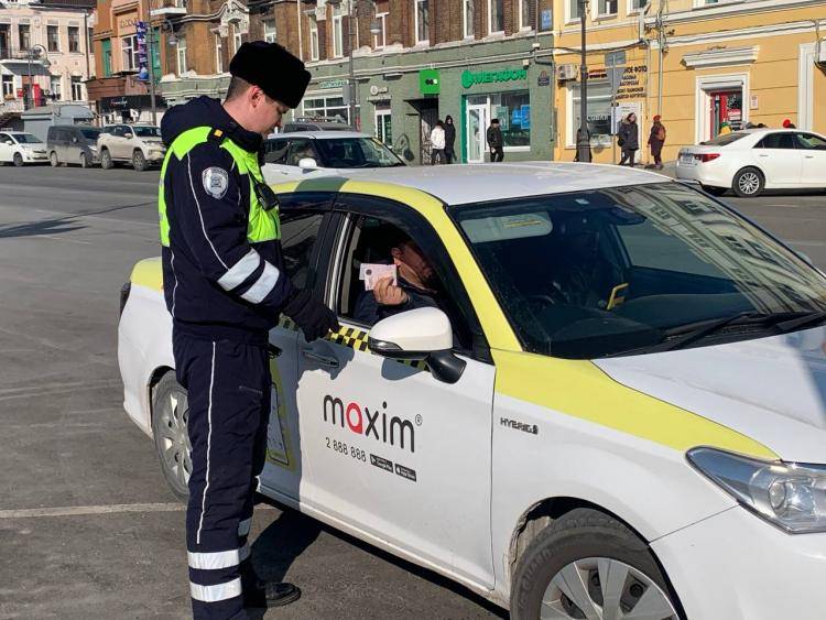 Полиция Владивостока проверила сообщение о домогательствах в такси