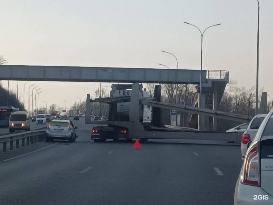 Движение заблокировано: авария на Катерной снова парализовала дорогу