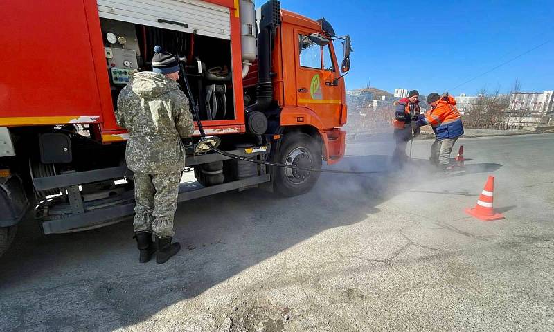 От мусора и грунта очистили 500 метров ливневок во Владивостоке