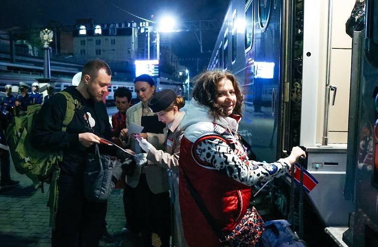 Туристический поезд впервые отправился из Владивостока в КНДР