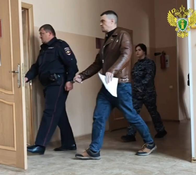 Приморец, разгуливающий с гранатой и ножом, взят под стражу