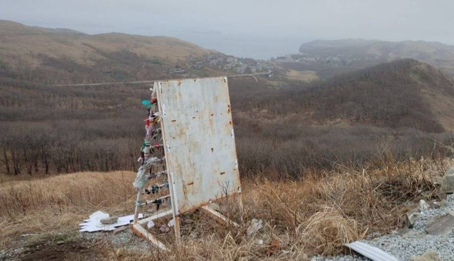 Вандалы устроили погром на арт-объектах в Славянке