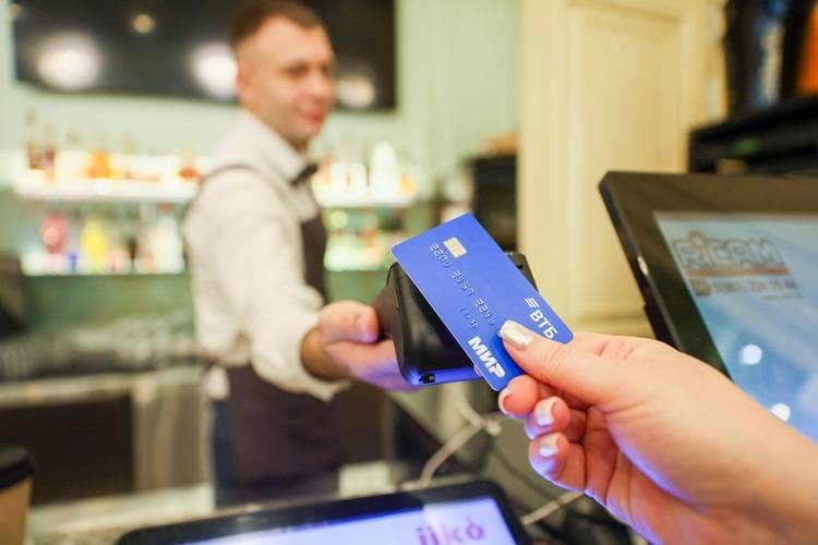 ВТБ: приморцы в майские праздники увеличили траты на продукты для шашлыка, поездки и развлечения