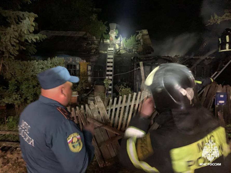Пенсионерка и девочка погибли на пожаре в Приморье