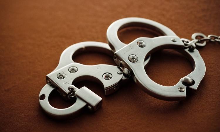 Приморца поймали на махинации с банковскими счетами