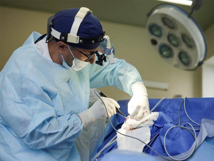 Приморец едва не лишился жизни из-за неудачного прыжка в бассейн