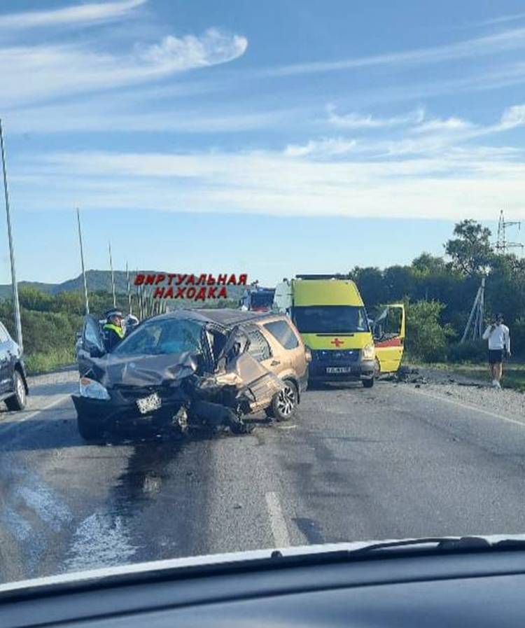 Жесткое ДТП произошло на трассе в Приморье: авто в кювете