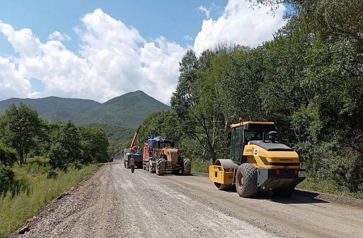 Дорогу Лазо – Заповедный приводят в порядок в Лазовском округе Приморья