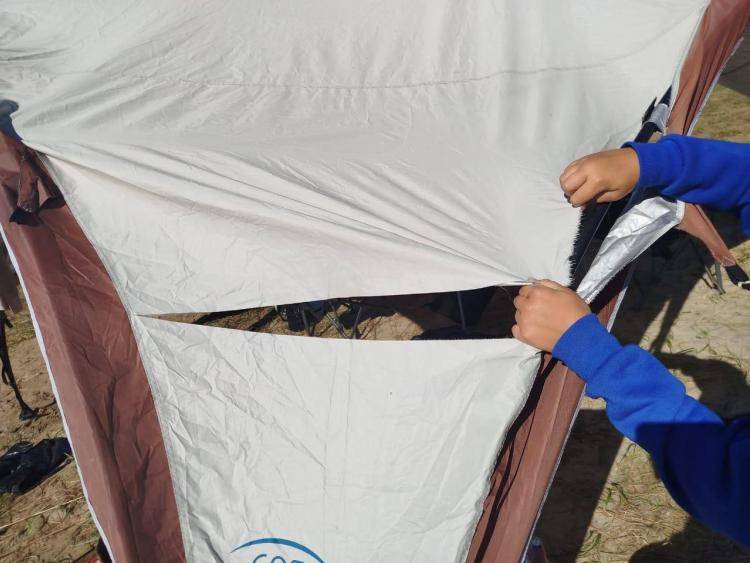 В Приморье туристам порезали палатку за отказ платить на популярном пляже