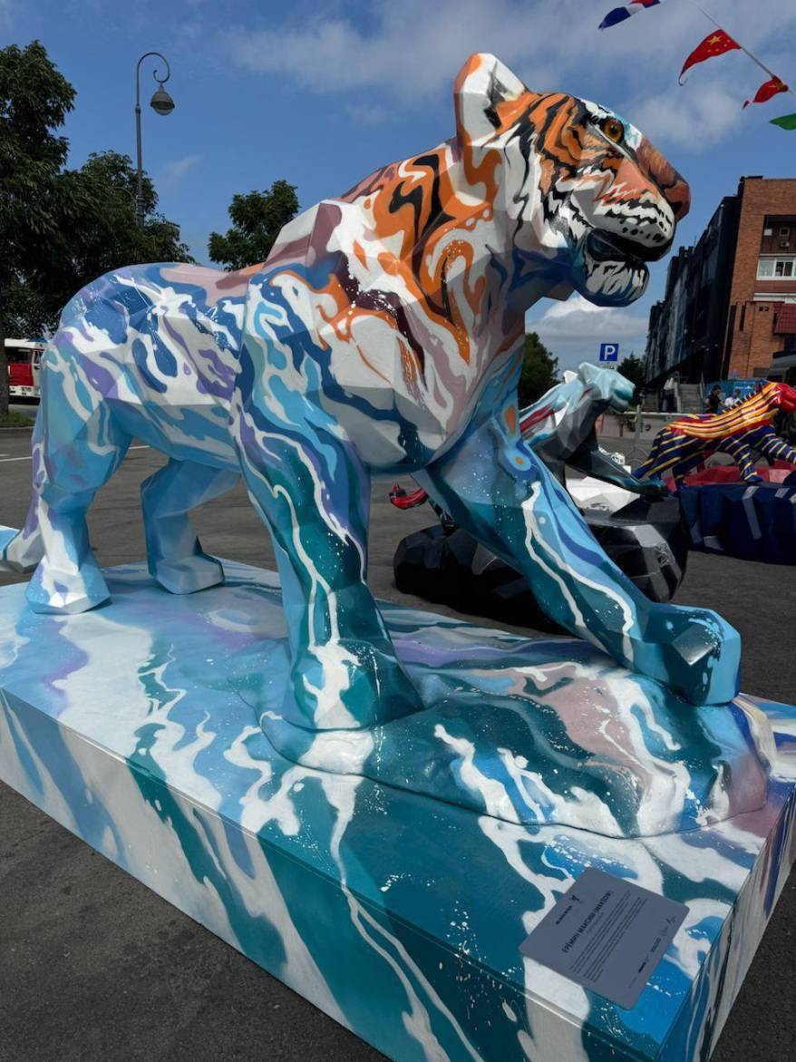 Black Star подарил Владивостоку 7 арт-скульптур амурских тигров
