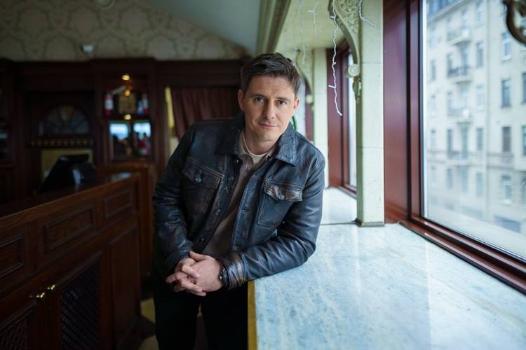 «Любовь - это электрический разряд»: звезда «Ронина» о чувствах и сериале