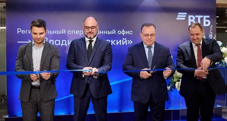 Фото открытия офиса Владивосток1.jpg