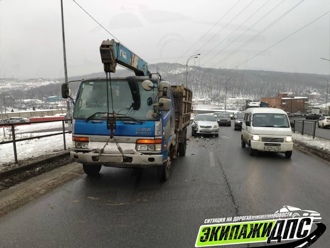 Пробки во владивостоке. Пробки Владивосток сейчас. Авария ВМТП.