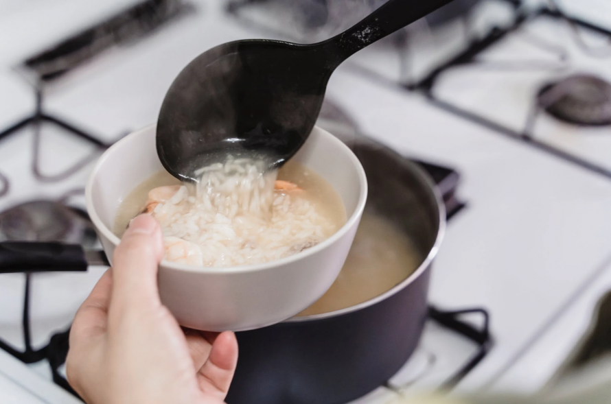 Можно горячий суп ставить в холодильник. Охлаждающий для супа. Сколько часов остывает суп в кастрюле. 10 Способов чтобы еда не остыла.