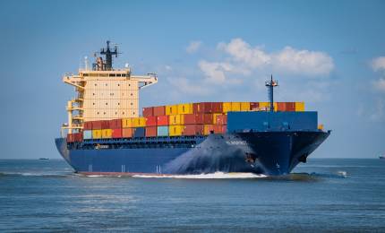 container-ship-6631117_1280.jpg