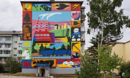 irina-strelnikova-mural-den-v-luchegorske-2.jpg